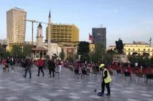 Skenderbegplatz in Tirana nach der Siegesrede der PS 