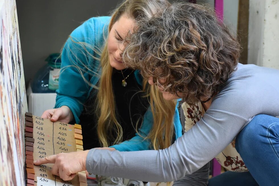 Mosaic artists, Anna Franceschi and Marta Matyla