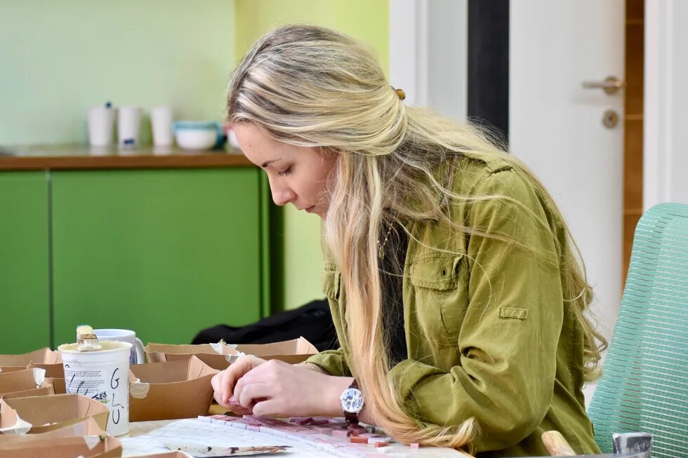 Mosaic Artist, Gosia working